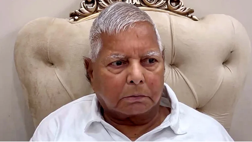 زمین کے بدلے نوکری معاملے میں پیشی کے لیے ای ڈی کے دفتر پہنچے لالو، حامیوں نے لگائے نعرے