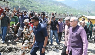 وزیر اعلیٰ عمر عبداللہ نے رام بن کا دورہ کیا اوردوسرے روز بھی جاری اِمدادی و بحالی کاموں کی نگرانی کی