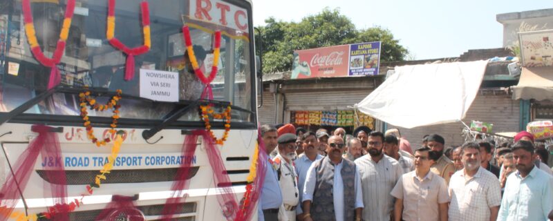 نائب وزیراعلیٰ نے جموں سے نوشہرہ تک سیری کے راستے بس سروس کو ہری جھنڈی دِکھائی