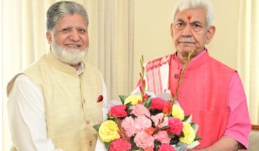 ایر سابق وزیر عبدالغنی کوہلی نے لیفٹیننٹ گورنر جناب منوج سنہا سے ملاقات کی۔