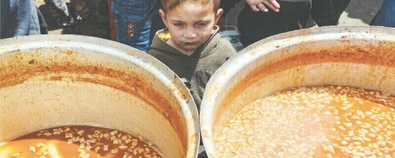 اسرائیلی فوج کا موراگ کوریڈور پر قبضہ، رفح اور خان یونس تقسیم، لاکھوں فلسطینی انخلا پر مجبور