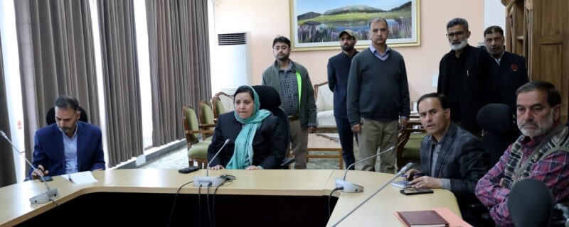 سکینہ اِیتو نے جے کے جے بوس کی کارکردگی اور کام کاج کا جائزہ لیا