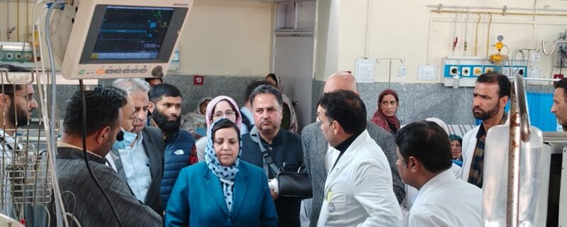 سکینہ اِیتو نے سکمز اور ایس ایم ایچ ایس ہسپتالوں کا دورہ کیا