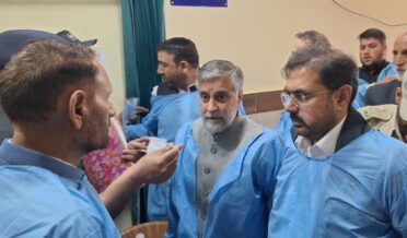 ستیش شرما اور میاں الطاف کا گورنمنٹ میڈیکل کالج اننت ناگ دورہ