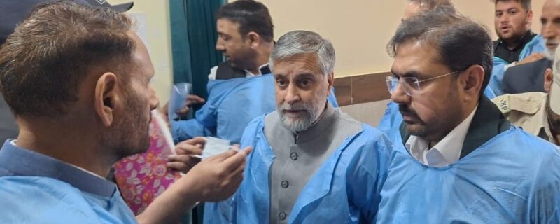 ستیش شرما اور میاں الطاف کا گورنمنٹ میڈیکل کالج اننت ناگ دورہ