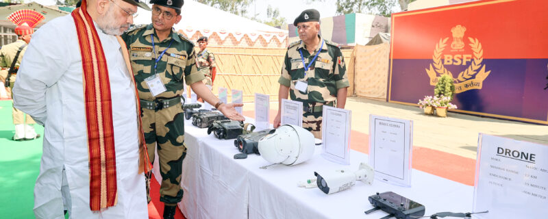 وزیر داخلہ نے کٹھوعہ میں سرحدی علاقوں کا دورہ کیا ، فورسز اہلکاروں کے ساتھ بات کی