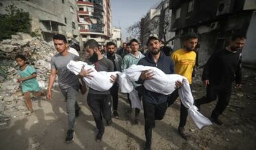 غزہ پر تازہ بمباری میں 45شہید، یہودی آبادکاروں نے فلسطینیوں کے گھر جلا دیے