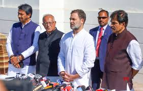 قائد حزب اختلاف سرینگر پہنچے ، وزیر اعلیٰ ، لیفٹنٹ گورنر تاجروں اور پہلگام حملے میں زخمیوں سے بات کی