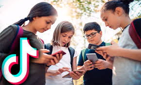 ٹک ٹاک کی نوعمر افراد کی نگرانی کے لیے فیملی پیئرنگ فیچر میں مزید بہتری
