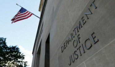 ٹرمپ انتظامیہ نے امیگریشن گرفتاریوں میں رکاوٹ ڈالنے کا الزام لگاکر جج کو گرفتار کرلیا