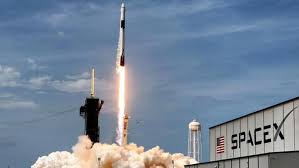 اسپیس ایکس نے 27انٹرنیٹ سیٹلائٹس خلا میں روانہ کردیں
