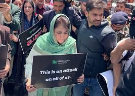 پی ڈی پی سربراہ محبوبہ مفتی نے پہلگام حملے کے خلاف احتجاجی مارچ نکالا