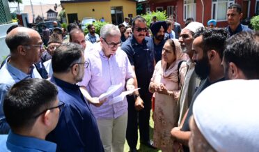 وزیر اعلیٰ عمر عبداللہ نے ’رابطہ دفتر‘ میں عوامی رابط پروگرام کا اِنعقاد کیا