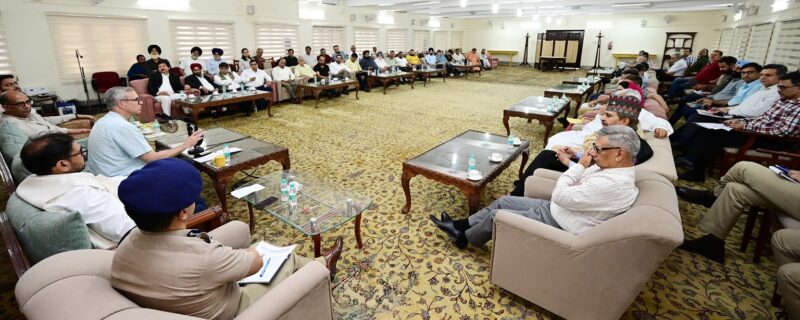 وزیر اعلیٰ نے جموں میں سول سوسائٹی کے ممبروں کے ساتھ بات چیت کی