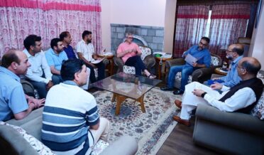 وزیر اعلیٰ عمر عبداللہ نے ’رابطہ آفس‘ میں متعدد عوامی وفود سے ملاقات کی