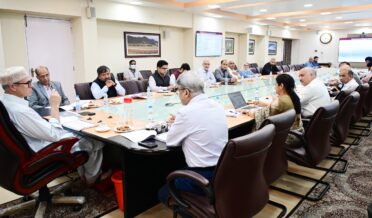 وزیر اعلیٰ عمر عبداللہ نے مکانات و شہری ترقی محکمہ کی تنظیم نو کی تجاویز کا جائزہ لیا