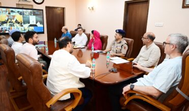 وزیر اعلیٰ نے سرحدی اَضلاع کے ضلع ترقیاتی کمشنروں کے ساتھ ریلیف اَقدامات اور تیاریوں کا جائزہ لیا