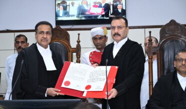 چیف جسٹس نے نئے ججوں کو حلف دِلایا