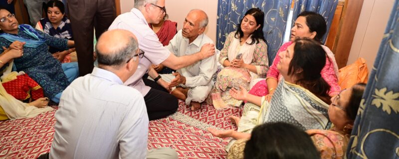 وزیر اعلیٰ نے شہید افسر راج کمار تھاپا کے اہل خانہ سے ملاقات کی