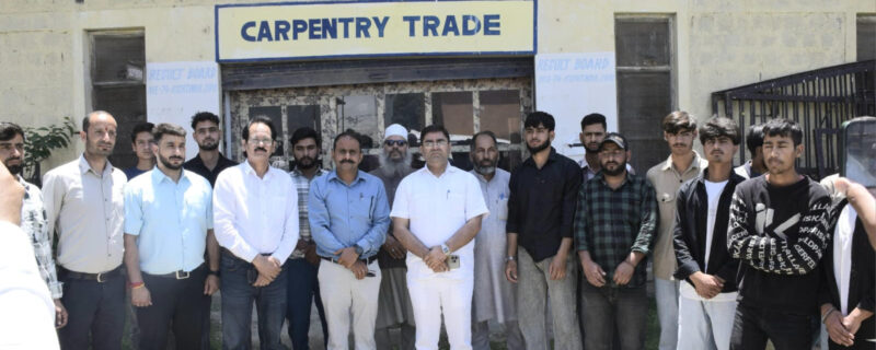 ضلع ترقیاتی کمشنر کشتواڑ نے پروجیکٹ سے متاثرہ کنبوں کیلئے سکل ڈیولپمنٹ پروگرام کا آغاز کیا