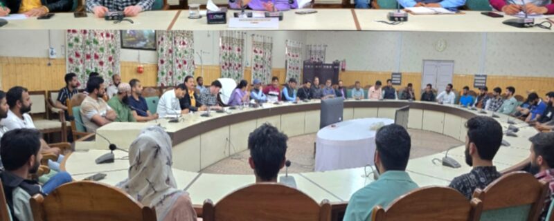 ضلع ترقیاتی کمشنر کپواڑہ نے جے کے سمدھان پورٹل کی پیش رفت کا جائزہ لیا