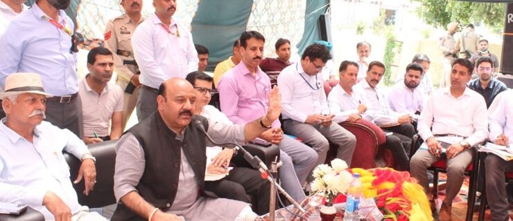 نائب وزیراعلیٰ نے نوشہرہ میں پنچایت بھوانی ۔اے میں عوامی رَسائی کیمپ کا اِنعقاد کیا