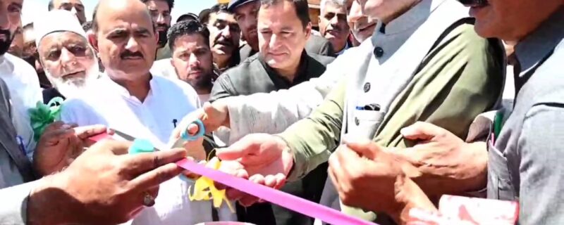 جاوید احمد ڈار نے سوپور فروٹ منڈی میں میکڈیمائزیشن کے کام کا اِفتتاح کیا