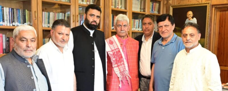 ایل جی منوج سنہا کی انجمن شرعی شیان جموں و کشمیر کے وفد سے ملاقات