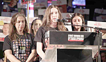 حماس کی حراست سے رہااسرائیلی خاتون نے فوج کی جارحیت کا احوال سنایا