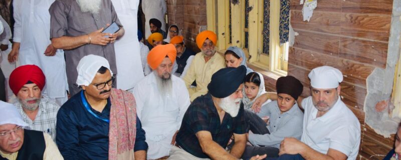 راہول گاندھی اور جاوید رانا نے پونچھ میں گولہ باری سے متاثرہ علاقوں کا دورہ کیا