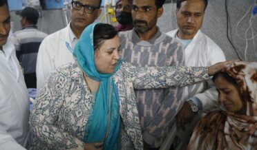 سکینہ اِیتو اور جاوید احمد ڈار کا بارہمولہ اور اوڑی کے گولہ باری سے متاثرہ علاقوں کا دورہ