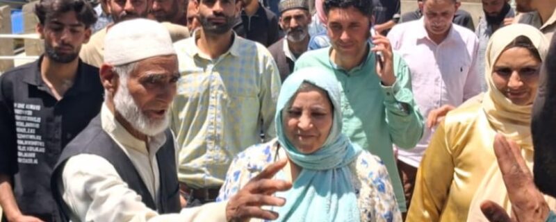 سکینہ اِیتونے دمحال ہانجی پورہ حلقہ کا تفصیلی دورہ کیا