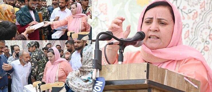 سکینہ ایتو نے ڈی ایچ پورہ میں معذورافراد میں مصنوعی ایڈز، معاون آلات تقسیم کئے