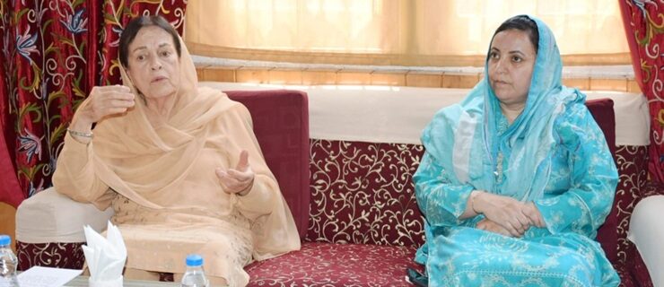 سکینہ اِیتو کا مادری مہربان ویلفیئر اِنسٹی چیوٹ سری نگر کا دورہ کر کے اس کے کام کاج کا جائزہ لیا