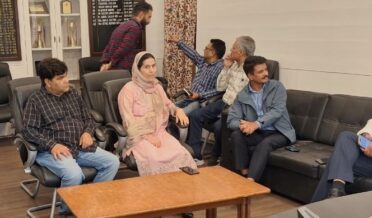 Satish Sharma conducts surprise visit offices