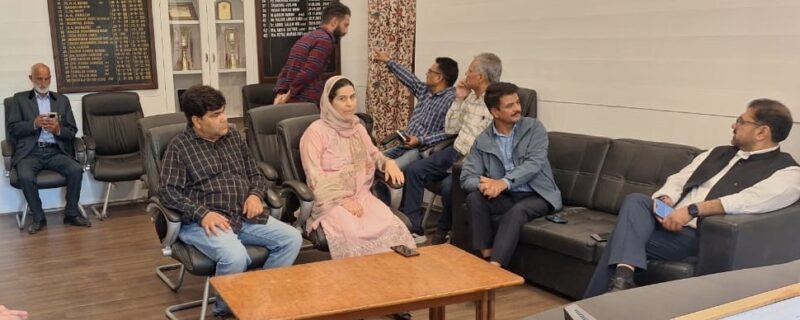 Satish Sharma conducts surprise visit offices