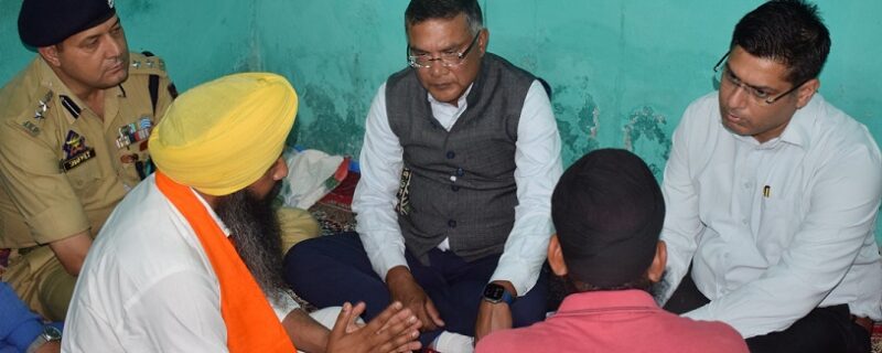 شیلندر کمار نے پونچھ میں گولہ باری کے متاثرین سے ملاقات کی