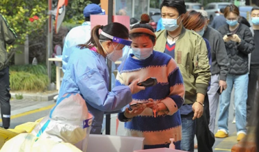 کیا چین کورونا مریضوں کی تعداد کے ساتھ پھر کھیل کر رہا؟ کہیں دنیا میں نئی تباہی نہ آ جائے!