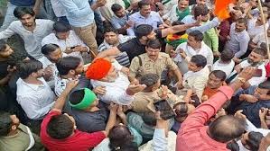 راکیش ٹکیت کے ساتھ ہاتھا پائی ہوئی کسان لیڈر کی پگڑی گر گئی