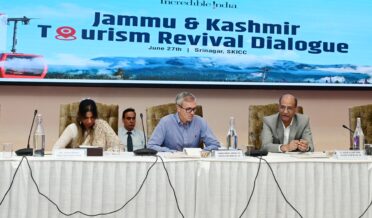 وزیر اعلیٰ نے جموں و کشمیر کو ہندوستان کی سب سے بڑی سیاحتی منزل کے طور پر بحال کرنے کیلئے اجتماعی کوششوں پر زور دیا