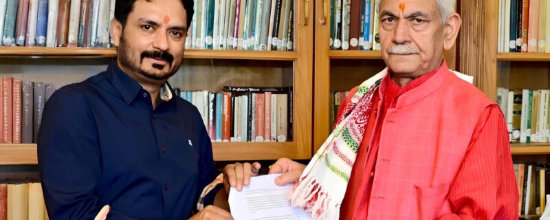 بی جے پی کے ترجمان ڈاکٹر ابھیجیت جسروتیا نے لیفٹیننٹ گورنر جناب منوج سنہا سے ملاقات کی