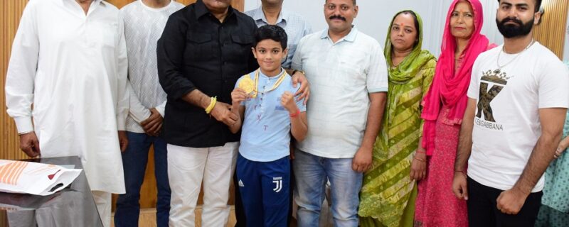 نائب وزیراعلیٰ نے تین بار نیشنل ووشو چمپئن جینا کشی سے ملاقات کی