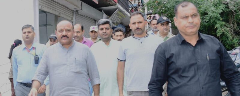 نائب وزیر اعلیٰ نے عوامی شکایات کے نمٹارے کیلئے نوشہرہ ڈویژن کے سرحدی علاقوں کلا دورہ کیا