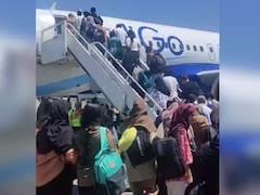 ایران سے نکالے گئے کشمیری طلبا کا پہلا گروپ وطن واپس