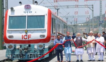 وزیر اعلیٰ نے کشمیر کو ٹرین سے جوڑنے پر تاریخی سنگِ میل قرار دیا