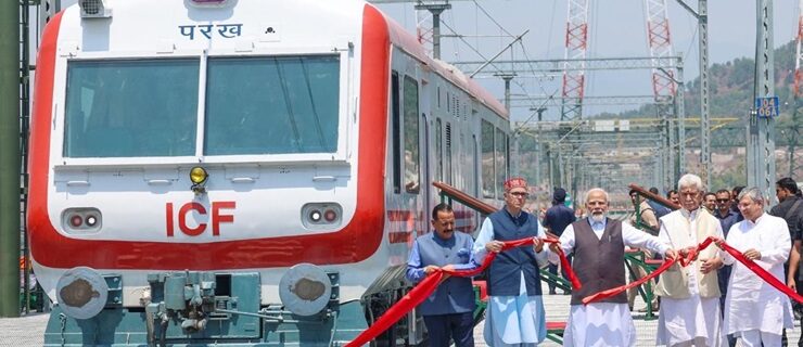 وزیر اعلیٰ نے کشمیر کو ٹرین سے جوڑنے پر تاریخی سنگِ میل قرار دیا
