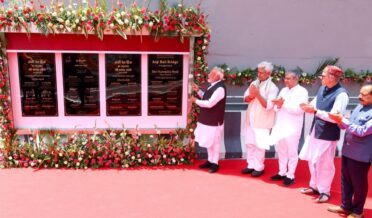 وزیر اعظم نے تاریخی چناب پُل ، انجی ریل پُل اور اودھمپور ۔ سری نگر ۔ بارہمولہ ریل لنک( یو ایس بی آر ایل) منصوبہ قوم کے نام وقف کیا ،کشمیر سے کنیا کمار ی تک وَندے بھارت ٹرینوں کو جھنڈی دِکھائی