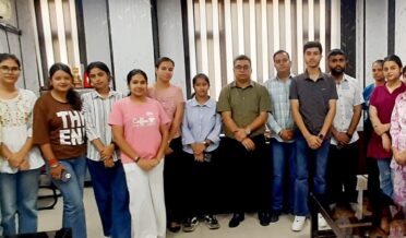 آئی ایم سی ایس ڈی انٹرنز نے جوائینٹ ڈائریکٹر انفارمیشن جموں سے بات چیت کی