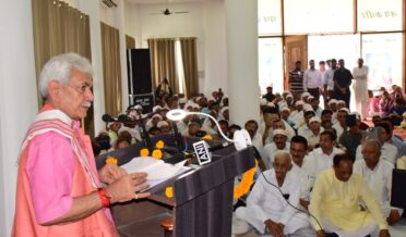 لفٹینٹ گورنر نے بشناہ جموں میں سنت کبیر پر یادگاری تقریب میں شرکت کی