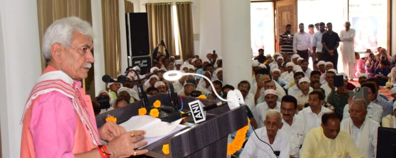 لفٹینٹ گورنر نے بشناہ جموں میں سنت کبیر پر یادگاری تقریب میں شرکت کی